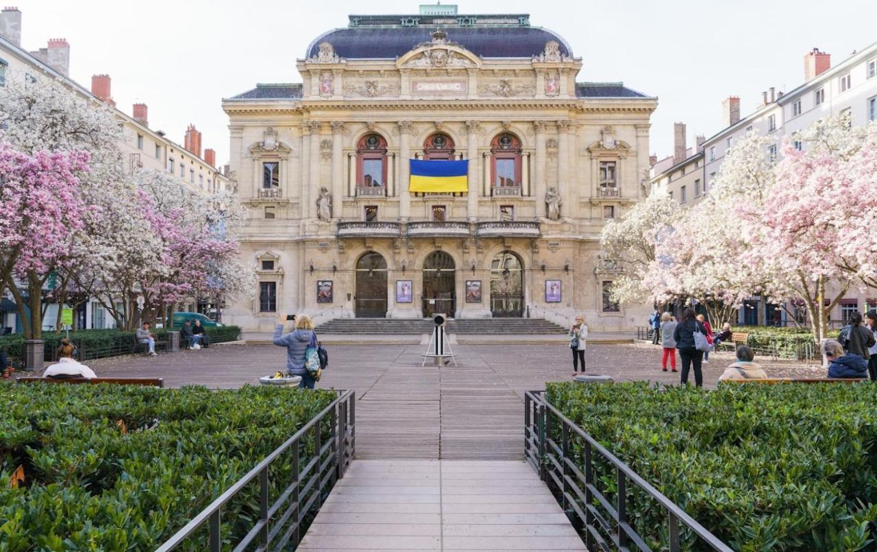 Hotel Du Theatre Лион Екстериор снимка