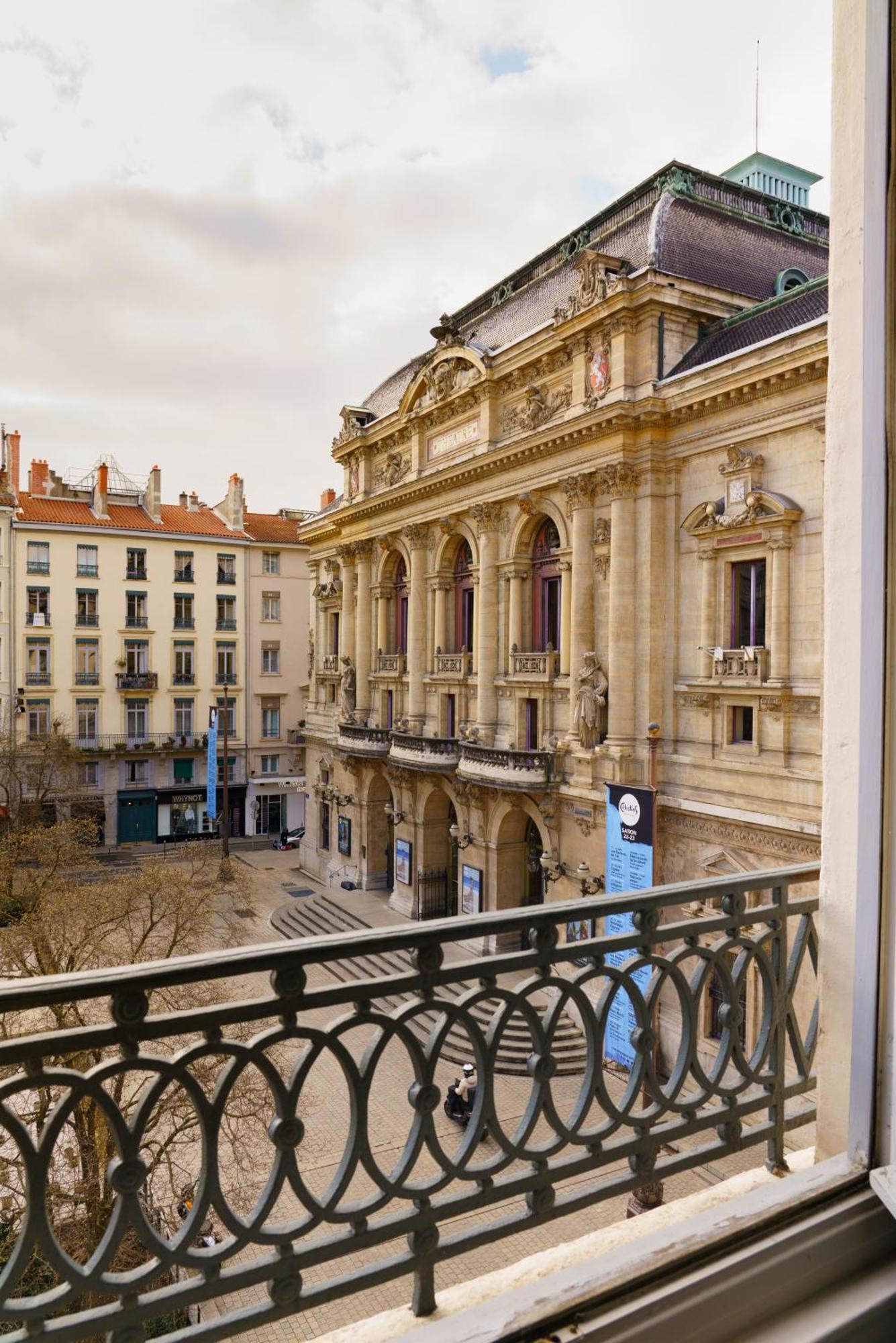 Hotel Du Theatre Лион Екстериор снимка